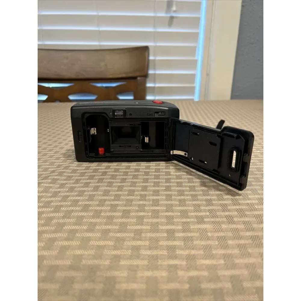 Vivitar C35R 35mm Point & Shoot Film Camera (Tested & Working) Red-eye Reduction